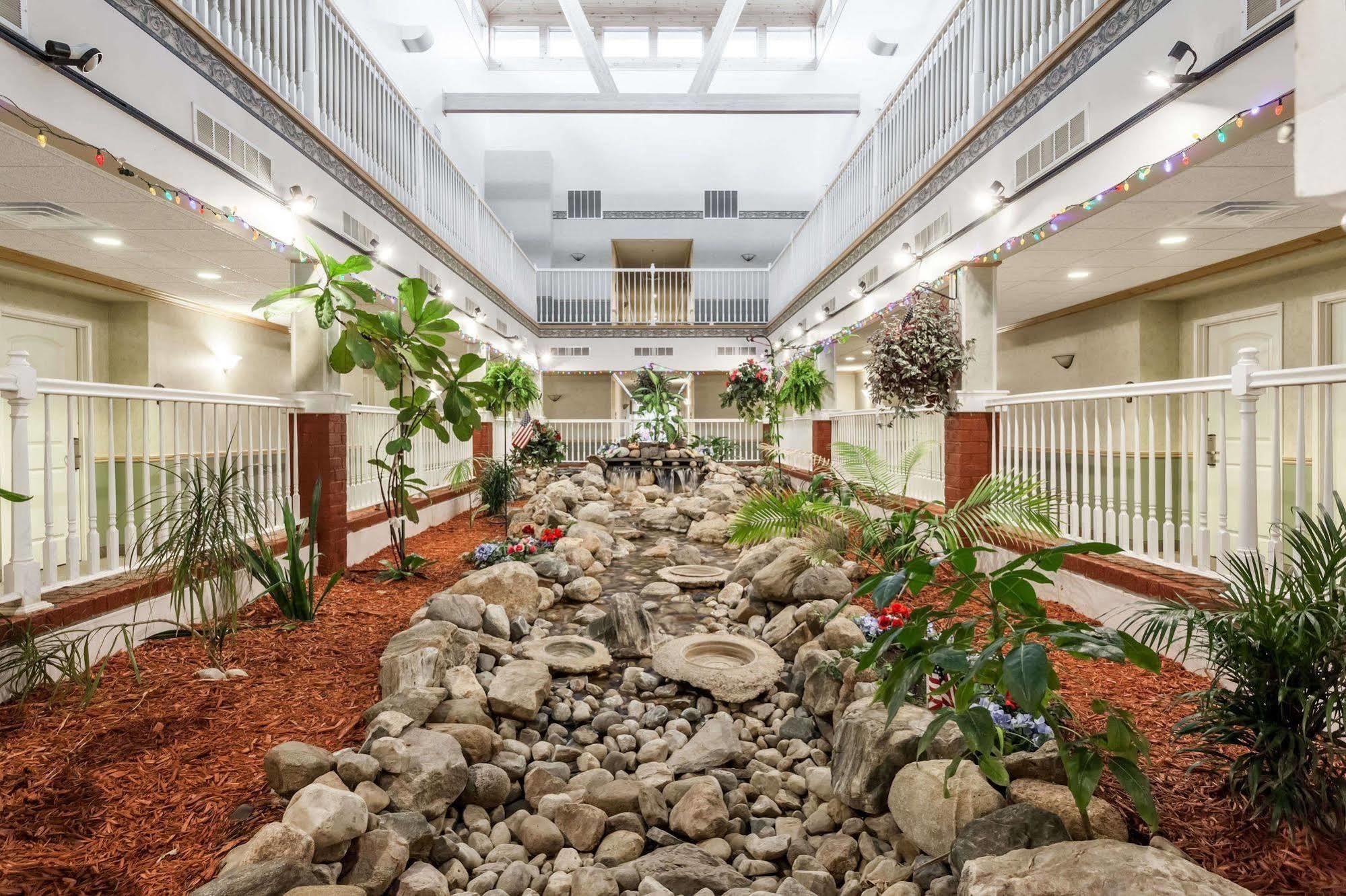 Days Inn By Wyndham Pentwater Dış mekan fotoğraf